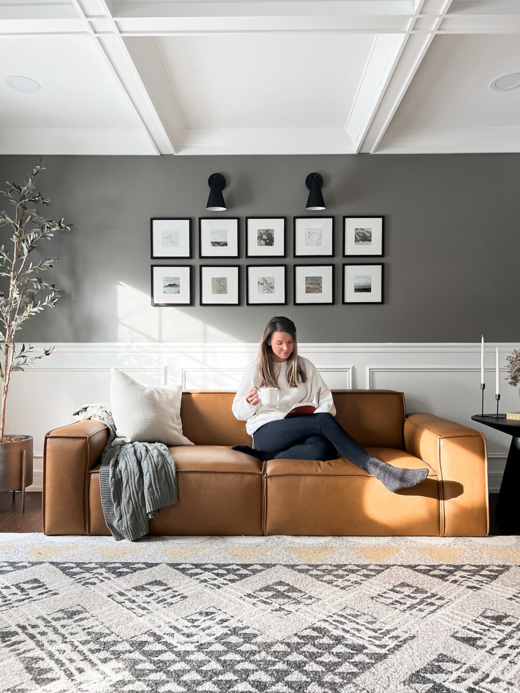 How to Decorate Around Brown Leather Sofas | Castlery US